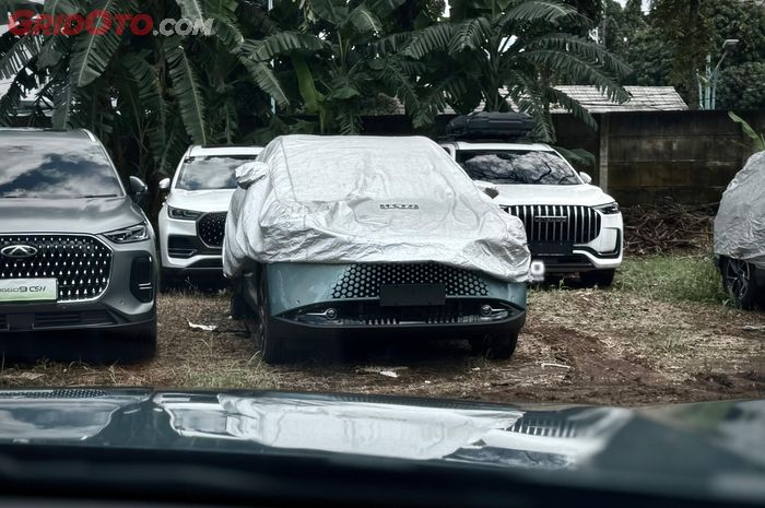 OMODA 7 terpergok di parkiran umum di wilayah Jakarta Selatan