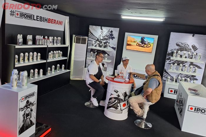 Beli oli mesin Ipone gratis helm selama IIMS 2026