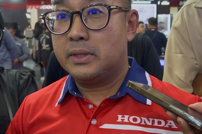 Octavianus Dwi Putro, Direktur Marketing PT Astra Honda Motor  ingin yang terbaik untuk Mario Suryo Aji dan Veda Ega Pratama