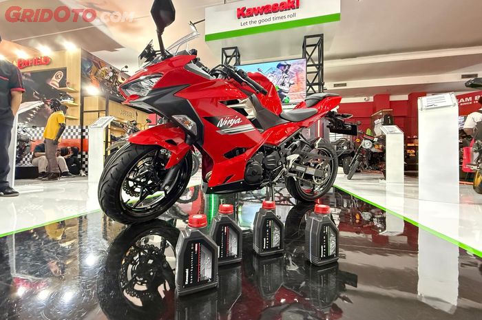 Beli motor Kawasaki di IIMS 2026 dapatkan oli gratis hasil kolaborasi dengan Motul