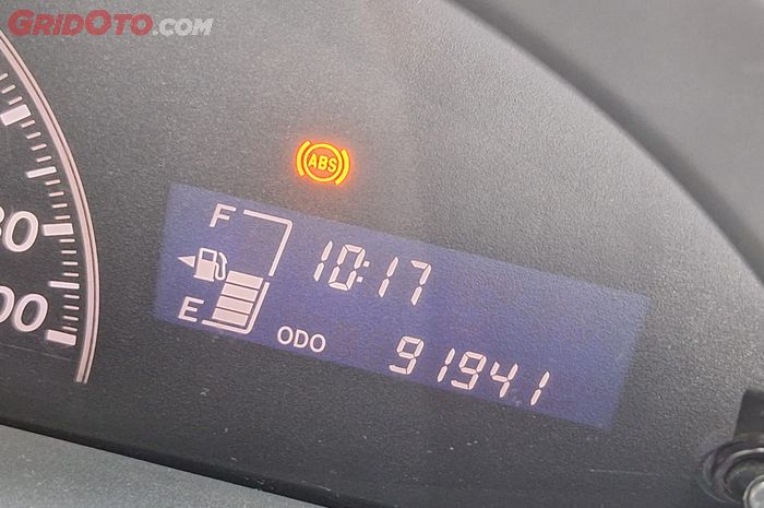 Logo ABS tiba-tiba muncul di speedometer, ini penyebabnya 