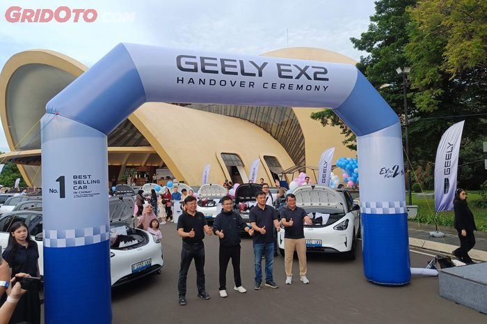 handover ceremony Geely EX2 di TMII