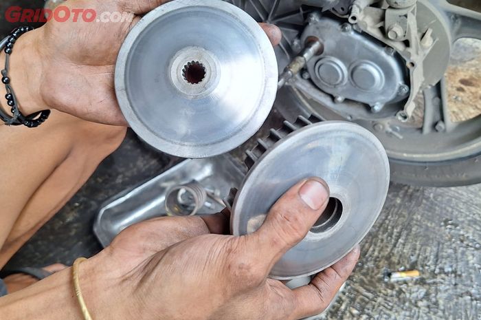 Ini dua penyebab pulley depan CVT motor matic cekung 