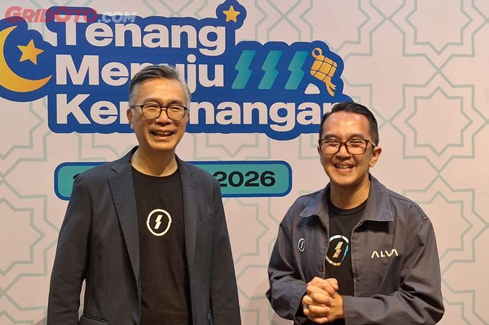 Purbaja Pantja, CEO ALVA (kiri) dan Putu Swaditya Putra (kanan)  CMO ALVA dalam menjelaskan program Tenang Menuju Kemenangan 