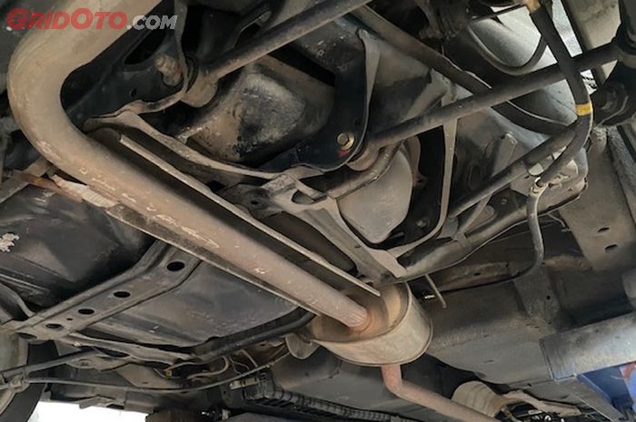 Knalpot mobil bocor bikin suara jadi berisik