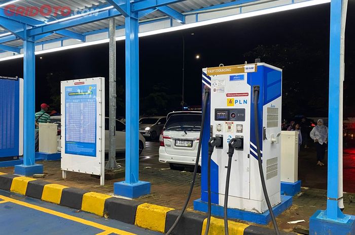 Salah satu mesin charger 50 kW di SPKLU Tol Pemalang-Batang KM 343 A