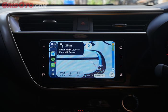 Tampilan AMap pada head unit Daihatsu Sirion pada Apple CarPlay.