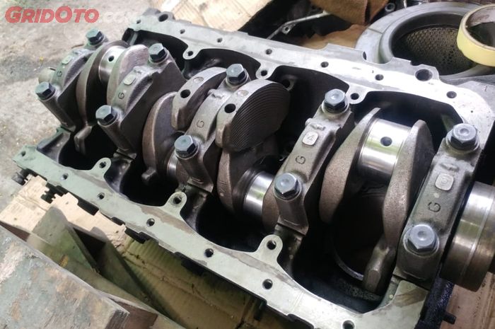 kruk as mobil bisa mengalami rusak karena sludge oli mesin