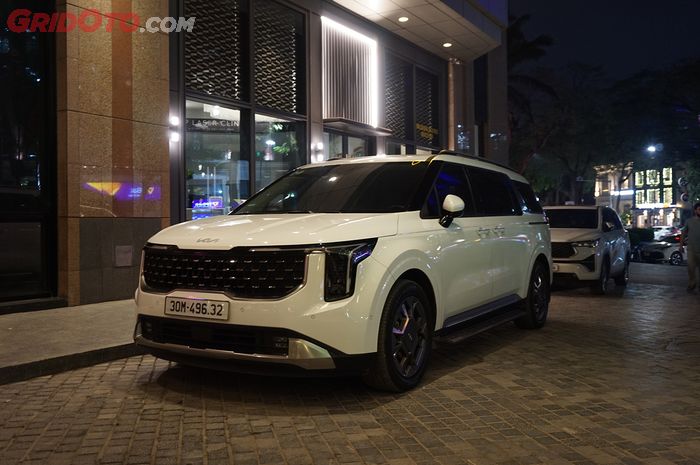 Kia Carnival mungkin jadi mobil Korea paling populer di Hanoi.