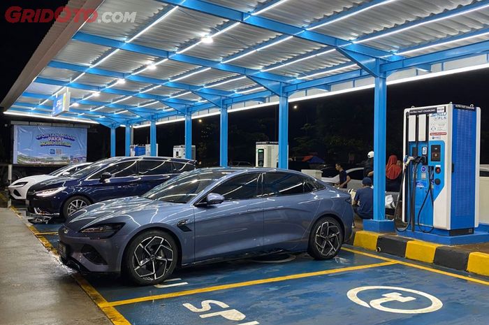 penghapusan insentif pajak diprediksi dapat membuat harga mobil listrik naik (foto ilustrasi)