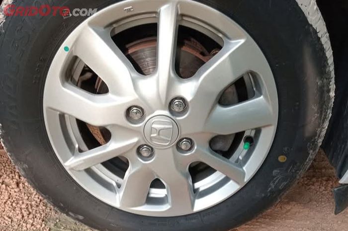 Ini Penyebab yang Bikin Tekanan Ban Mobil Bisa Menurun, Wajib Tahu
