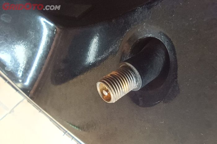 Ilustrasi pentil ban mobil bekas