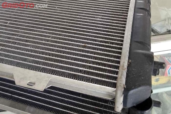 Kisi Radiator Mobil Penyok Bisa Pengaruhi Proses Pelepasan Panas