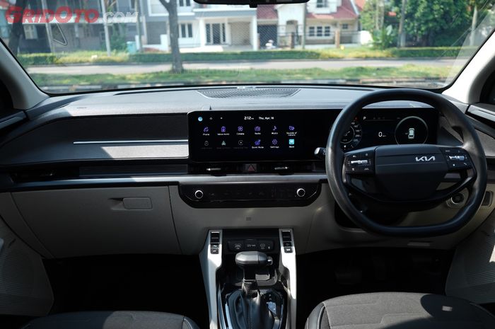Layout dasbor  Kia Carens Signature iVT