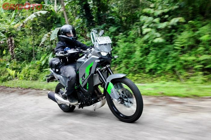 Kawasaki KLE500 dinobatkan sebagai Bike of The Year 2026 oleh Tabloid OTOMOTIF