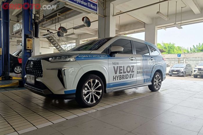 Toyota Veloz Hybrid di bengkel resmi 