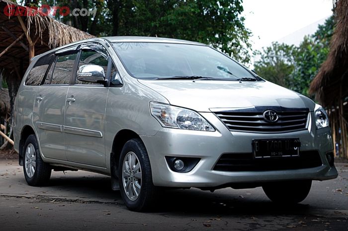 Toyota Kijang Innova Matik 2015