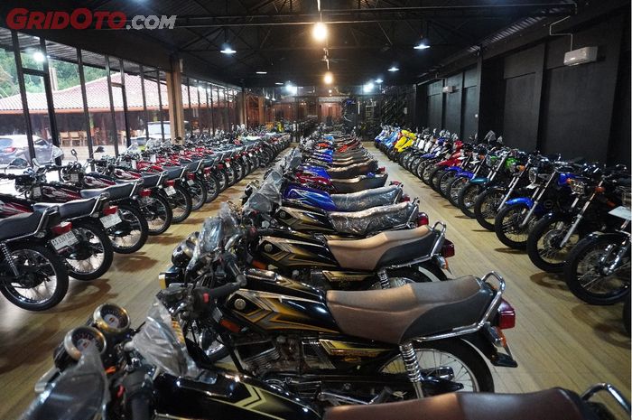 Brama Gallery Salatiga, showroom yang menjual unit motor klasik 2 t-tak mulai Yamaha RX-King sampai Ninja RR