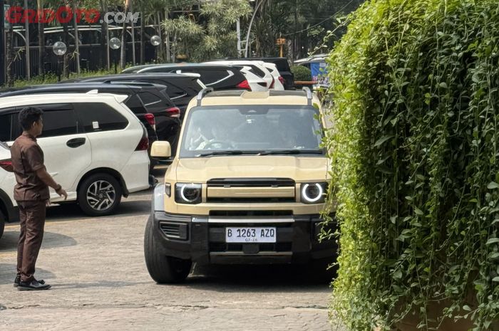 Mobil yang diduga kuat iCar V27 sedang dites di Indonesia