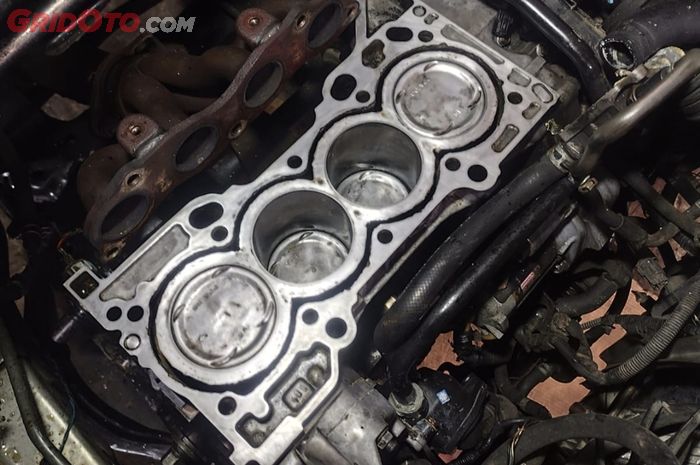 Overheat Bisa Merusak Head Silinder Mobil, Ini Penjelasannya