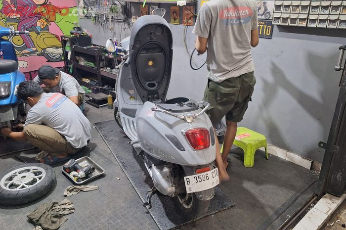 Oli mesin yang cocok buat Vespa Sprint 