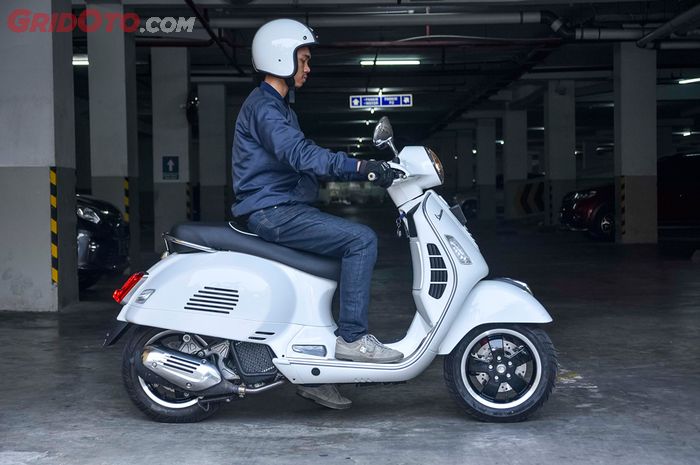 Vespa GTS Bronze 150cc  Phiên bản đặc biệt cho quý ông lịch lãm