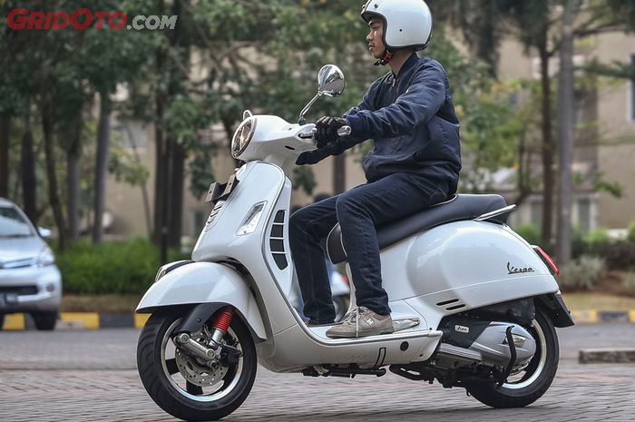 Jangan Bingung Bedakan Vespa GTS 150 i-get dan GTS 150 ...