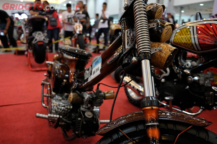 Honda Astrea Grand 1993 karya Gie Custom Handmade di Kustomfest 2017