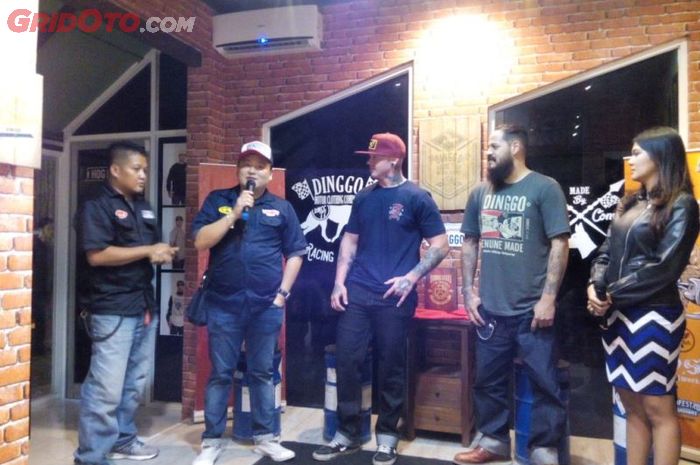 (ki-ka) Andreas Prayogi, Ongky Rudyanto, Justin Boyd, dan Christian Sosa pada acara launching Dinggo di Dab Hobbies Yogyakarta (12/10)