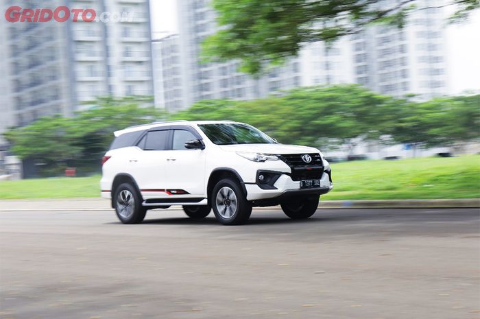 Ilustrasi Toyota Fortuner TRD Sportivo