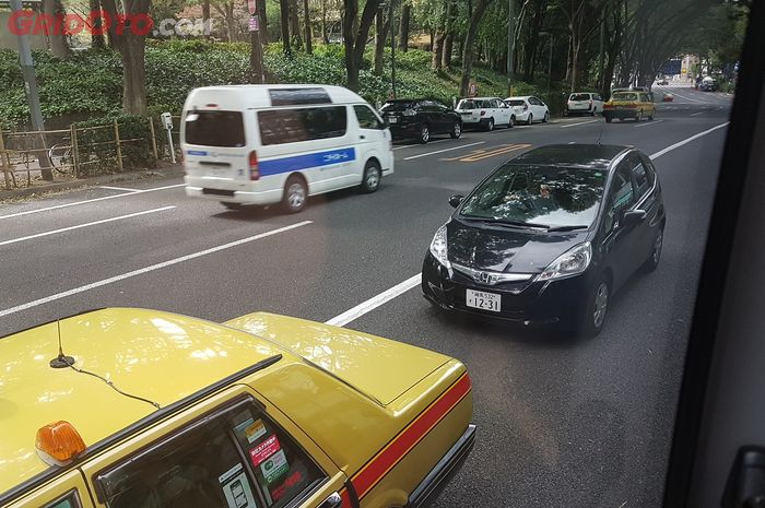 Salah satu suasana lalu lintas di Jepang, SIM menjadi barang spesial