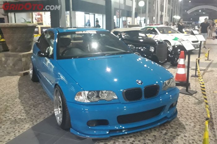 Seperti namanya, Smurf, rupa BMW E46 coupe ini juga punya warna biru khasnya BMW, Laguna Seca Blue