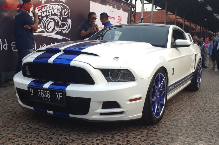 Tampang Ford Mustang Shelby GT500 dengan livery mirip film Need For Speed