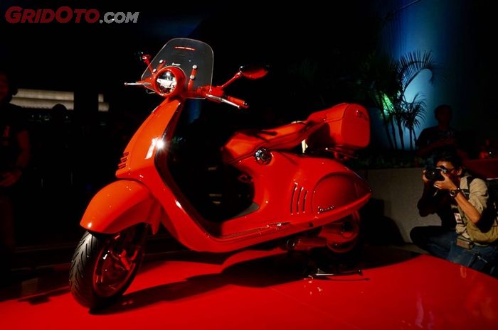 Vespa 946 RED