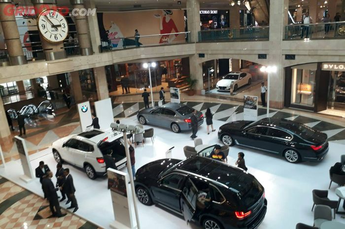 BMW Exhibition di Plaza Senayan, Jakpus (0311).