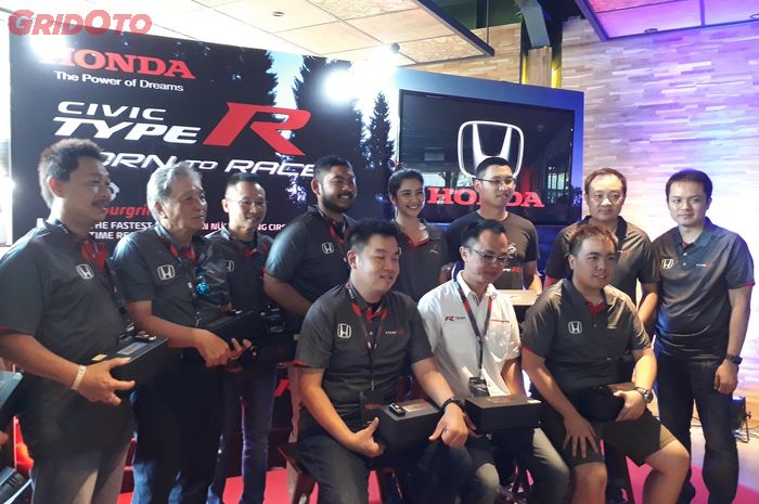 penyerahan Civic Type R kepada 7 konsumen