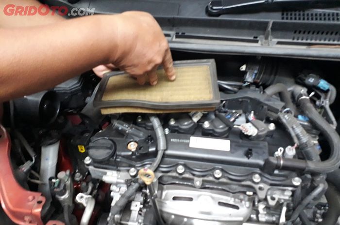 Filter udara mobil bekas kotor bikin kantong kering tarikan berat.