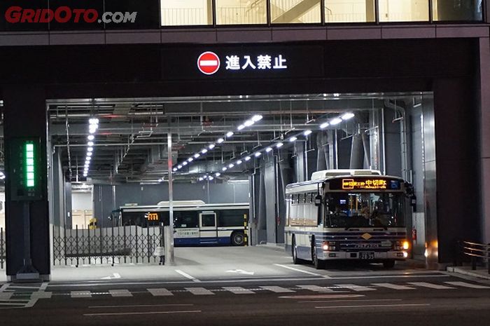halte bus di Jepang 