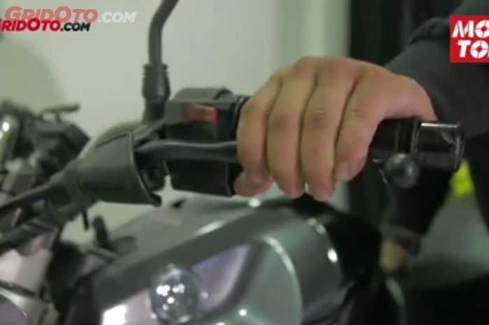 Ilustrasi tuas kopling motor bekas manual