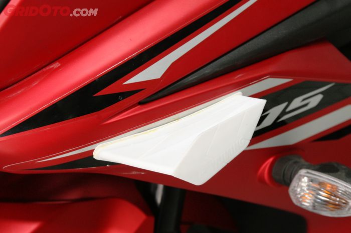 Winglet Universal Merek Wuming Pada Yamaha R15