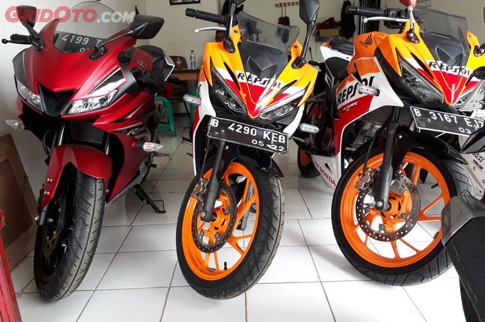 Yamaha R15 VVA dan Honda All New CBR 150R di Bachmid Motor Condet, Jakarta Timur