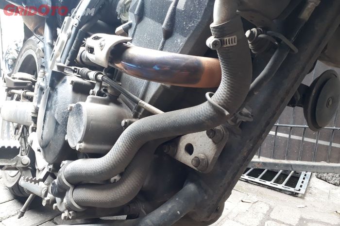 Kapan sebaiknya selang radiator motor diganti ? 