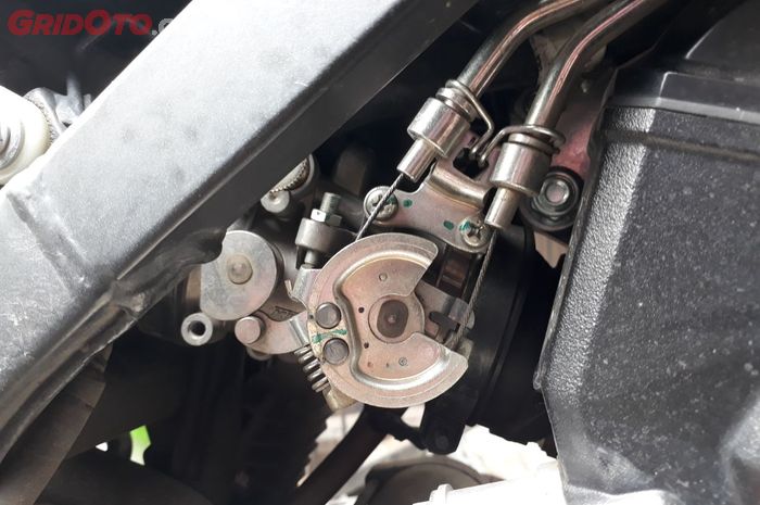 Ilustrasi kabel gas motor bekas