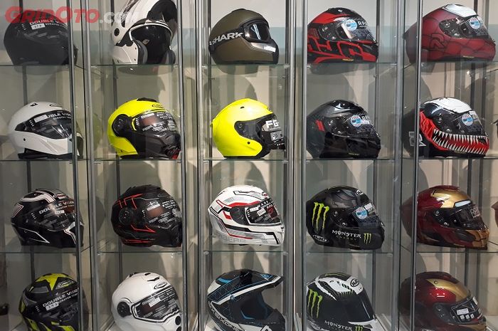 Berbagai jenis helm.