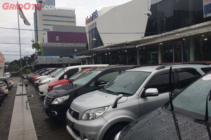 Koleksi mobil bekas di Mobil88 Cilandak, Jakarta Selatan