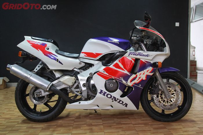 Ketemu Honda CBR400RR FireBlade Secara Langsung Asli Eksotis