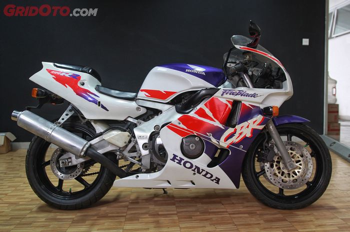 Honda CBR400RR FireBlade