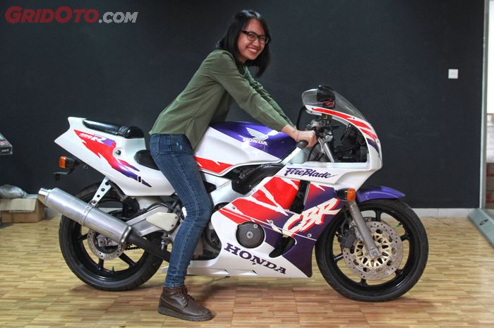 Dites oleh perempuan setinggi 163cm saja masih napak sehingga motor tidak terasa berat