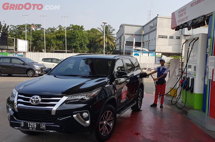 Toyota Fortuner Diesel isi Pertamina DEX