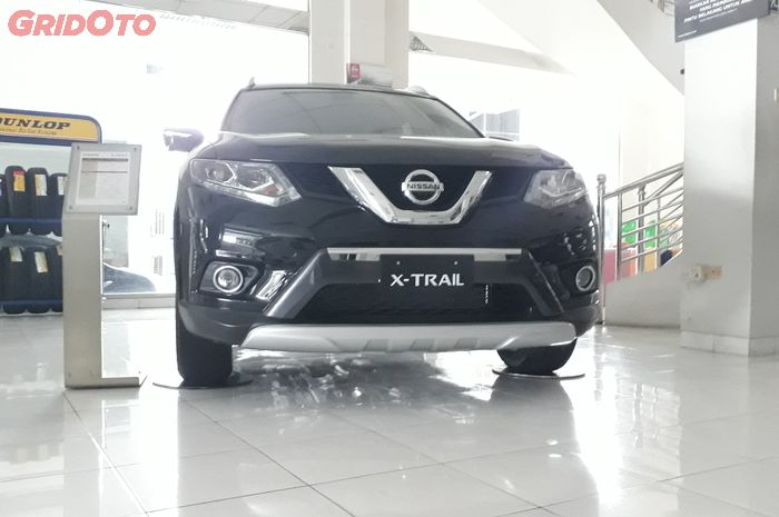 Nissan X-Trail di salah satu dealer Nissan di Jakarta